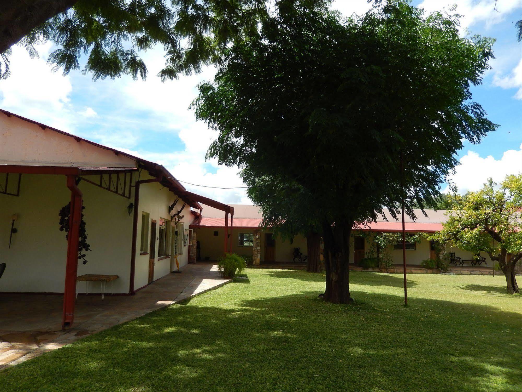 Hotel Dornhuegel Guestfarm Grootfontein Exterior foto